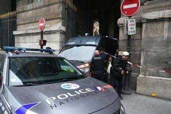 afp_20251019_79ax22g_v1_midres_francemuseumrobbery.jpeg