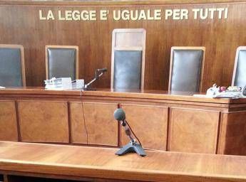 aula_di_tribunale_vuota.jpeg