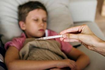 influenza_bambino_termometro_123rf.jpeg