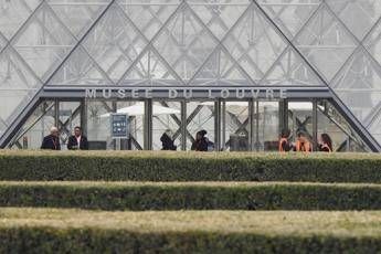 louvre.jpeg
